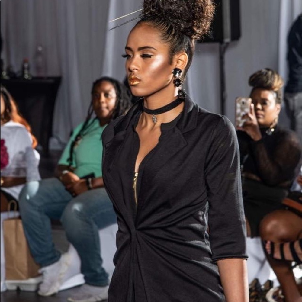 Meet your Posher, Isis